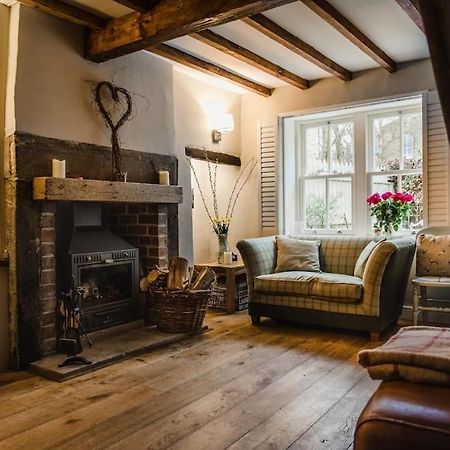 1800 Period Grade 2 Listed Cottage Addingham Eksteriør billede