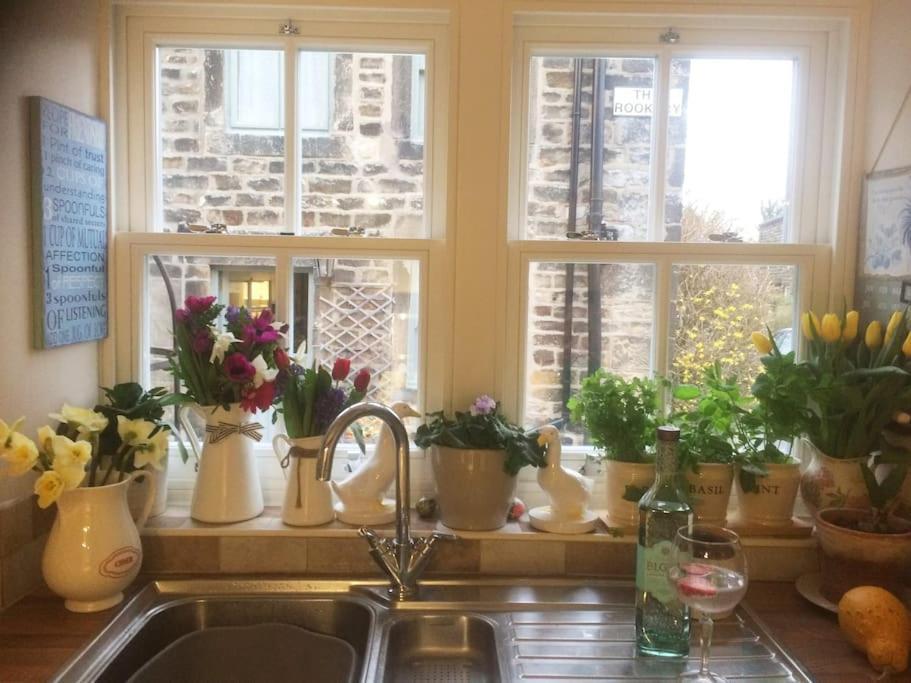 1800 Period Grade 2 Listed Cottage Addingham Eksteriør billede
