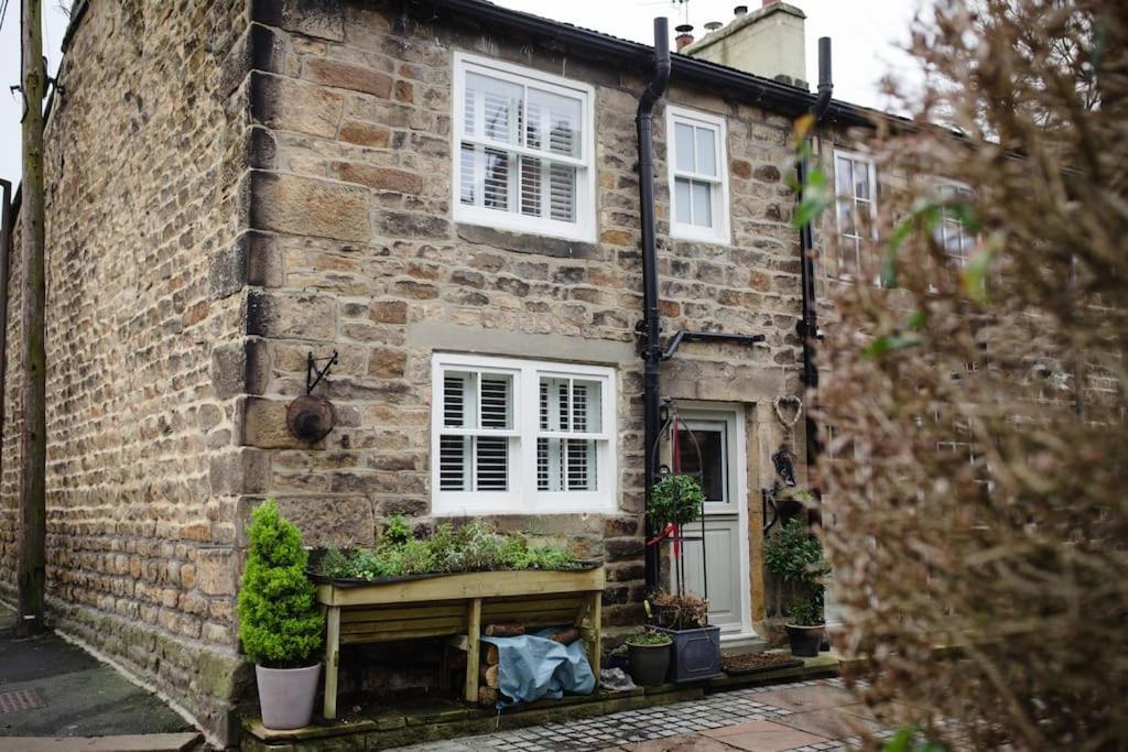 1800 Period Grade 2 Listed Cottage Addingham Eksteriør billede